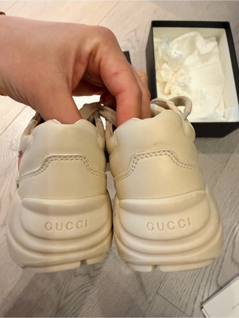 Gucci Kids Cream Sneakers with Rainbow Star Graphic - Picture 3 of 4